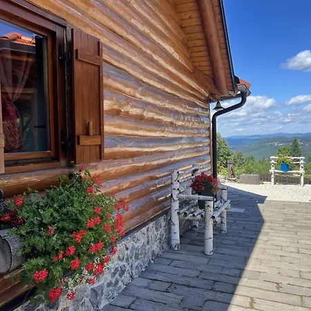 Rustic Roza With Outdoor Pool In