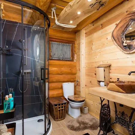 Rustic Roza With Outdoor Pool In فيلة