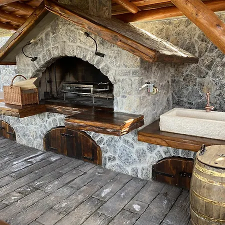 Rustic Roza With Outdoor Pool In Villa