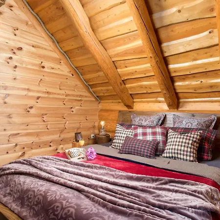 Rustic Roza With Outdoor Pool In