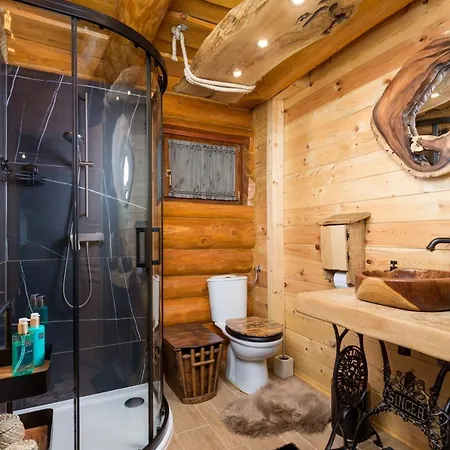 别墅 Rustic Roza With Outdoor Pool In
