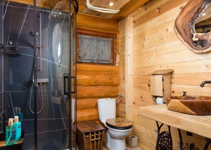 Вилла Rustic Roza With Outdoor Pool In