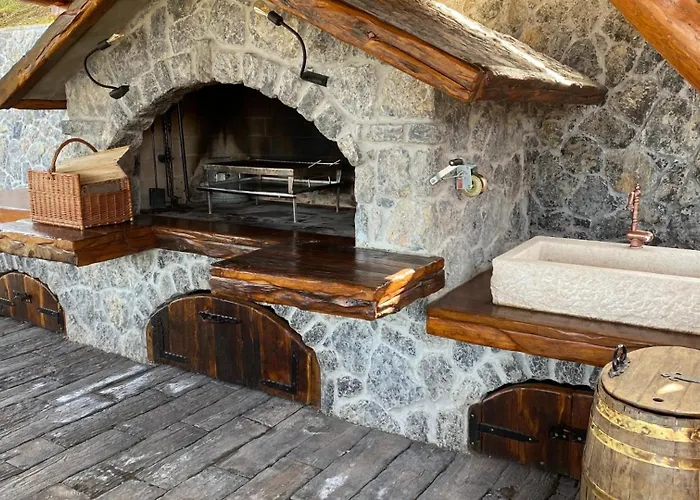 Rustic Roza With Outdoor Pool In Вилла