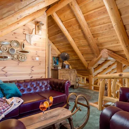 Rustic Roza With Outdoor Pool In Villa *